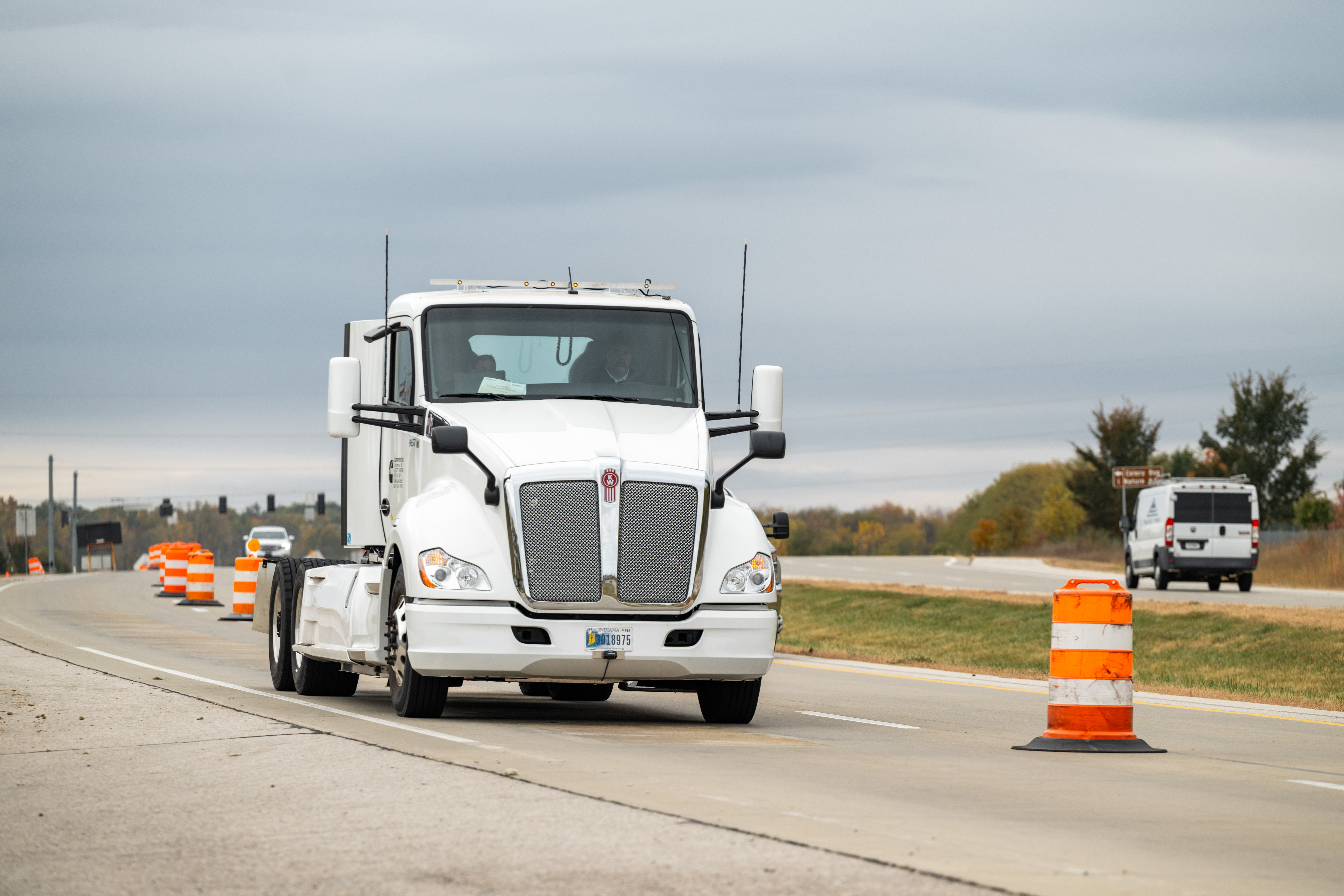 Dynamic Wireless Power Transfer truck traveling down the highway